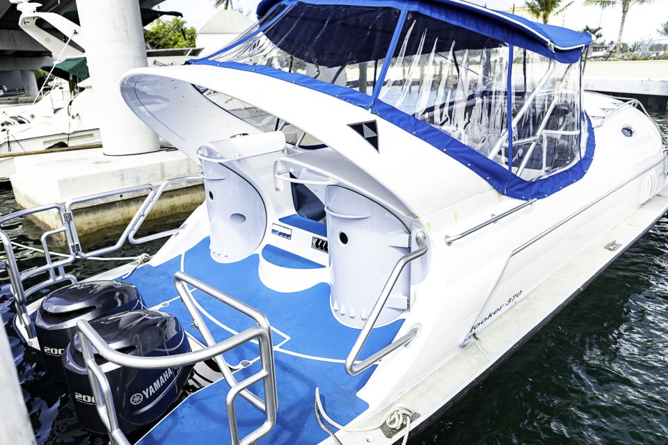 Paradise Island: Glass-Bottom Boat Tour With Live Commentary - Boat Glide and Underwater View