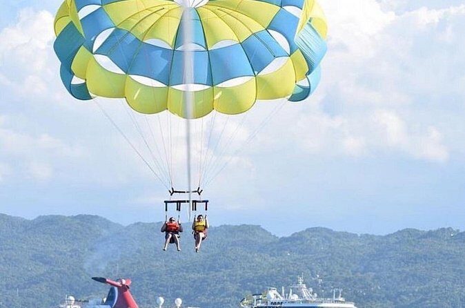 Parasailing activity in Montego Bay with lunch and transfer - Key Points