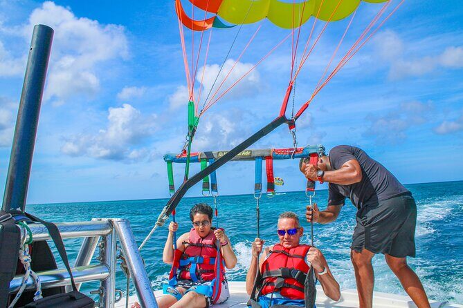 Parasailing Adventure Aruba - Group Size and Atmosphere