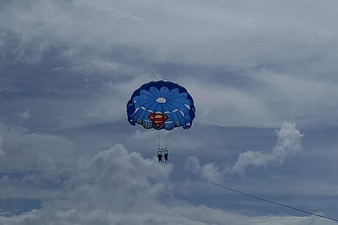 Parasailing, Blue Hole Mineral Spring, Seven Mile Beach - Key Points