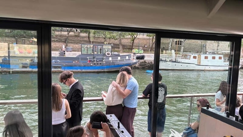 Paris: 1-Hour Seine Cruise departing from the Eiffel Tower - Key Points