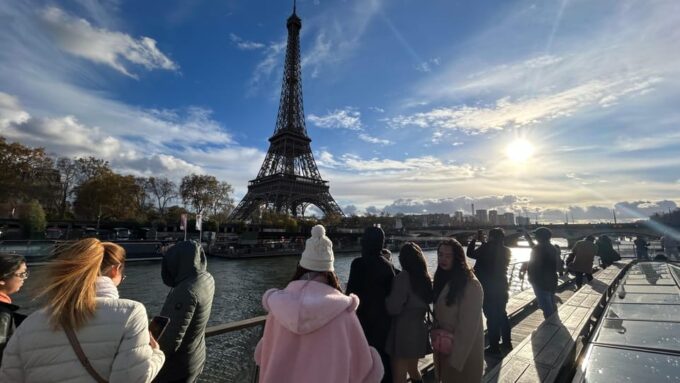 Paris: 1-Hour Seine Cruise Departing From the Eiffel Tower - Ask Away