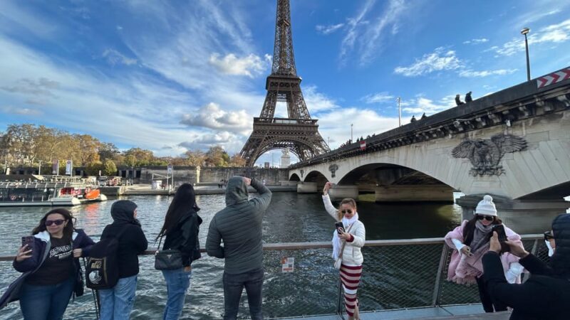 Paris: 1-Hour Sightseeing Cruise and 3-Course Bistro Dinner - Itinerary and Duration