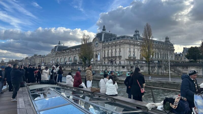 Paris: 1-Hour Sightseeing Cruise and 3-Course Bistro Dinner - Dining Experience