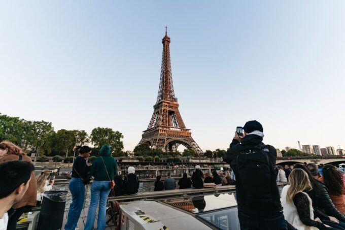 Paris: 1-Hour Sightseeing Cruise and 3-Course Bistro Dinner - Ask Away
