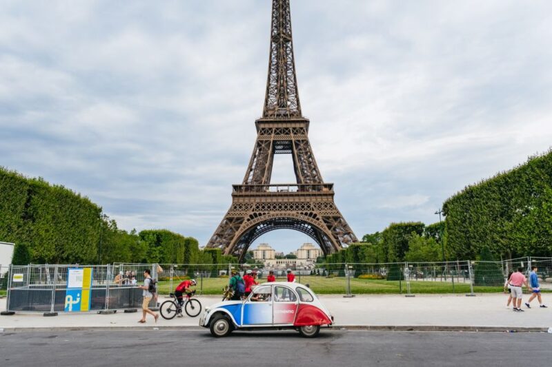 Paris: 1-Hour Vintage Citroen 2CV Tour - Discover Iconic Sights