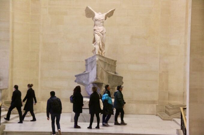 Paris: 2-Hour Guided Tour Through the Louvre - Booking and Availability
