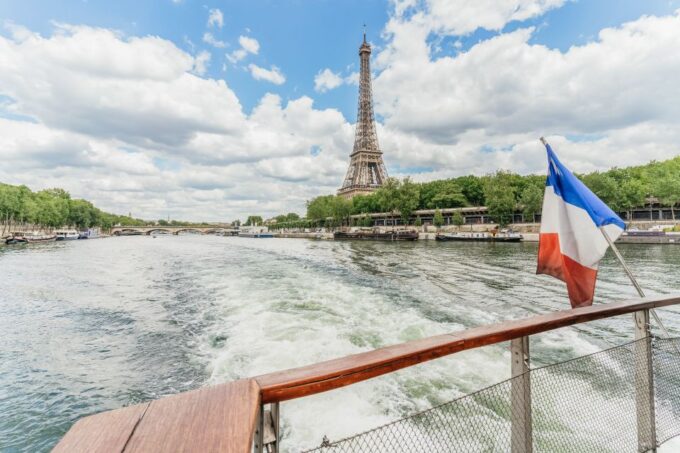 Paris: 2-Hour River Seine Lunch Cruise With 3-Course-Menu - Nearby Attractions