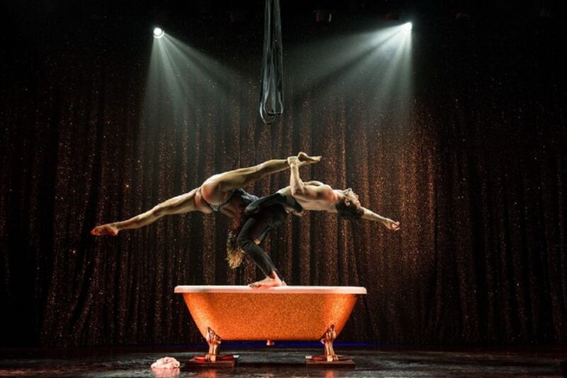 Paris: 3-Course Dinner & Show at Paradis Latin Cabaret - Dining Experience