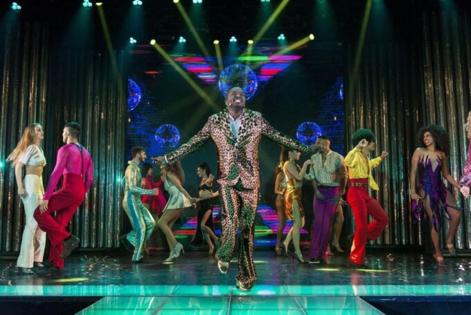 Paris: 3-Course Dinner & Show at Paradis Latin Cabaret - Arrival and Accessibility