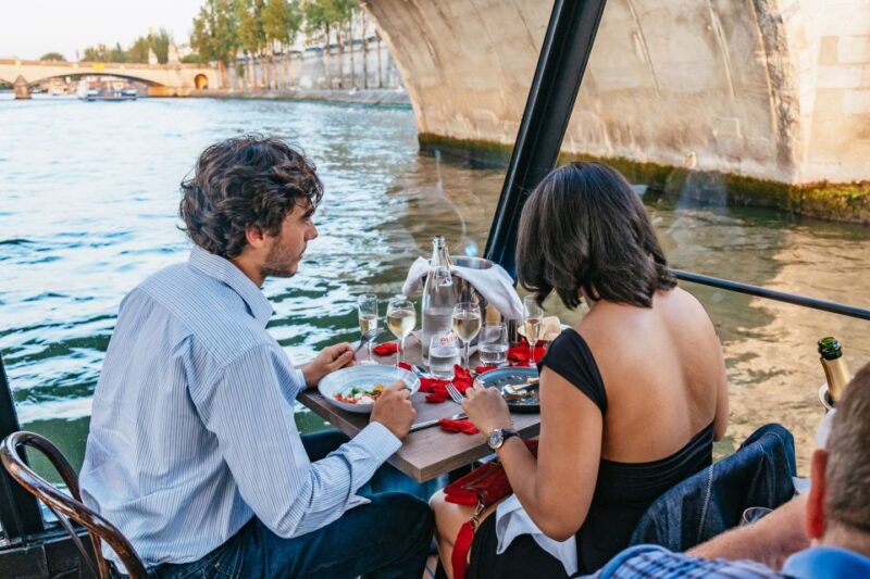Paris : 3-Course Gourmet Dinner Cruise on Seine River - Key Points
