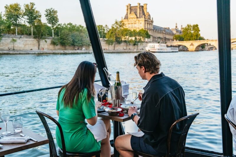 Paris : 3-Course Gourmet Dinner Cruise on Seine River - Dining Experience