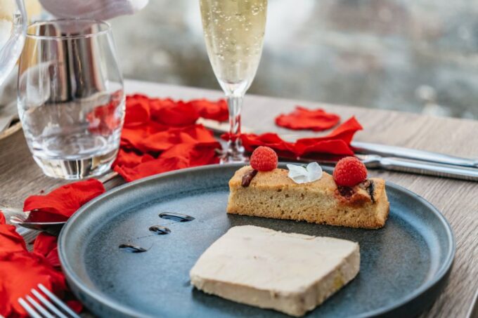 Paris : 3-Course Gourmet Dinner Cruise on Seine River - Iconic Sights Along the Seine