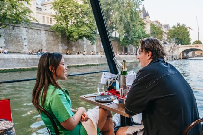 Paris : 3-Course Gourmet Dinner Cruise on Seine River - Tips for a Memorable Experience