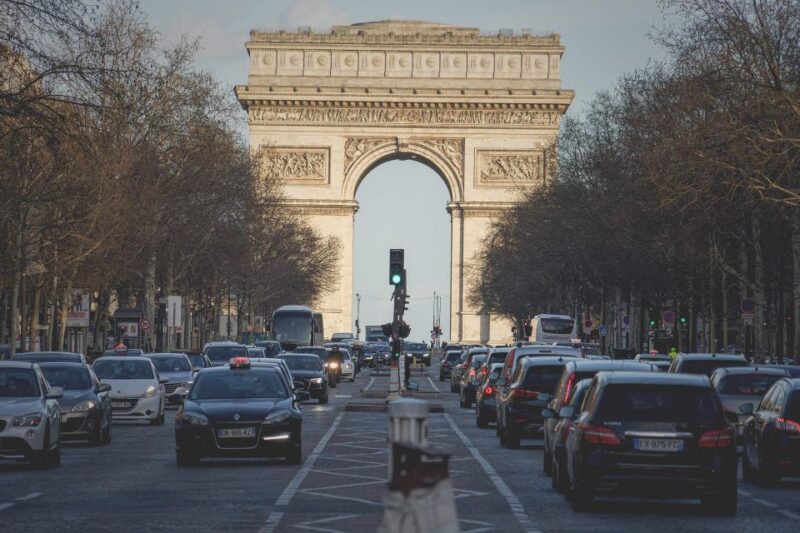 Paris: Arc De Triomphe Entry and Walking Tour - Exploring the Champs-Élysées