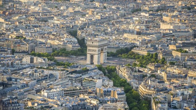 Paris: Arc De Triomphe Entry and Walking Tour - Discovering the Arc De Triomphe