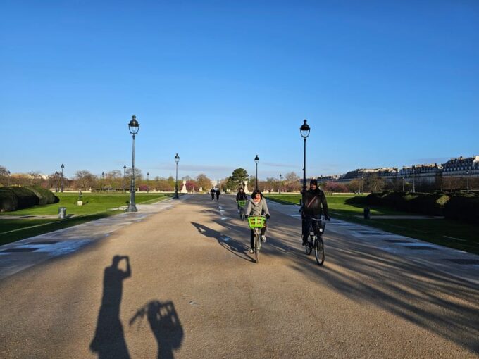 Paris Before the Crowds: Sunrise Bike Tour With Breakfast - Enjoying the Authentic French Breakfast