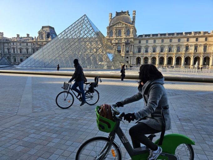 Paris Before the Crowds: Sunrise Bike Tour With Breakfast - Ask Away