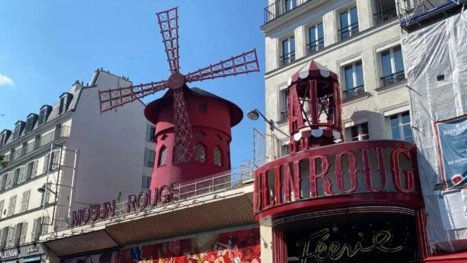 Paris: Bohemian Tour of the Montmartre District - Rue Lepic: Discovering the Inspiration Behind Amélie