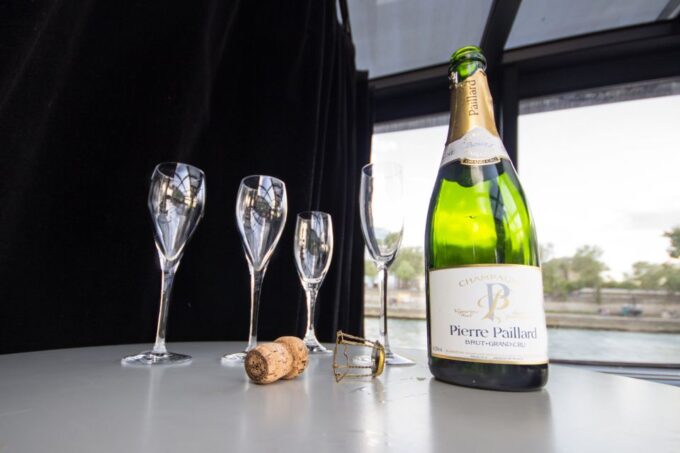 Paris: Champagne Tasting Cruise Departure From Eiffel Tower - Customer Reviews and Ratings