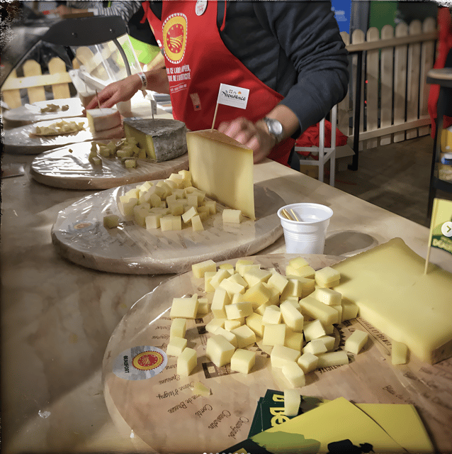 Paris: Cheese & Wine Tasting Tour With a Private Chef - Selecting Wines at the Local Wine Shop