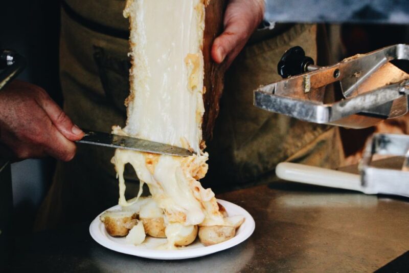 Paris Christmas Food Tour With Local Guide & Seasonal Treats - Itinerary Highlights