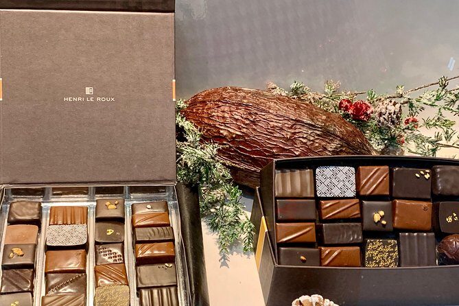 Paris Christmas Market & Chocolate Private Tour with Local Guide - Learning French & International Christmas Traditions  