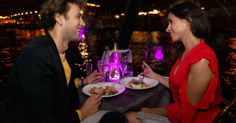 Paris: Christmas & New Year Lunch or Dinner Cruise - Cruise Experience