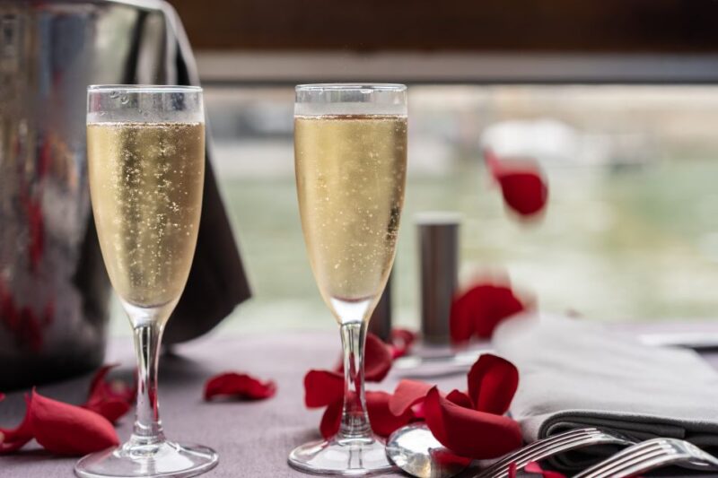 Paris: Christmas & New Year Lunch or Dinner Cruise - Highlights of the Cruise