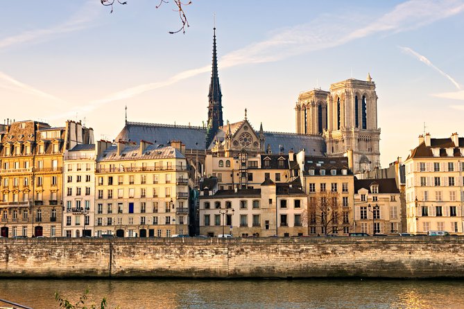 Paris City Center & Louvre Museum Exclusive Guided Tour -Reserved Entry Included - Guided Tour of the Louvre Museum