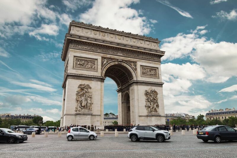 Paris: City Sightseeing Tour With Professional Photoshoot - Amenities