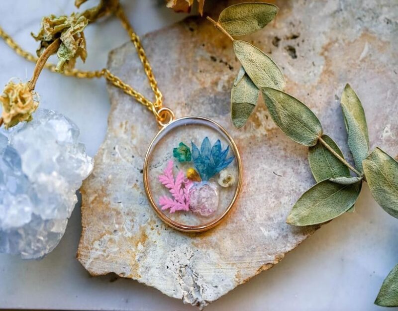 Paris: Duo Resin Jewelry Workshop (Necklace & Earrings) - Jewelry Description