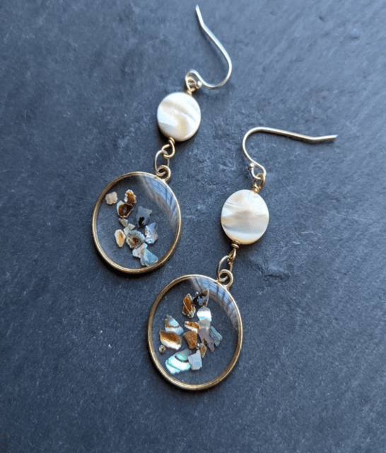 Paris: Duo Resin Jewelry Workshop (Necklace & Earrings) - Workshop Inclusions
