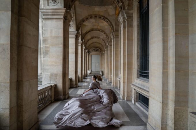 Paris: Eiffel Tower Flying-Dress Photoshoot @jonadress - Booking Details and Pricing