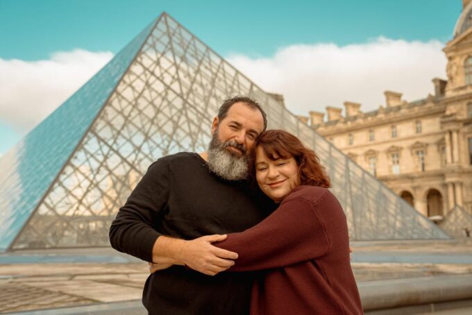 Paris: Eiffel Tower & Louvre Private Photoshoot - Capturing Memories at the Eiffel Tower