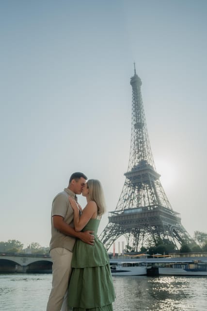 Paris: Eiffel Tower Private Photo Session - Key Points