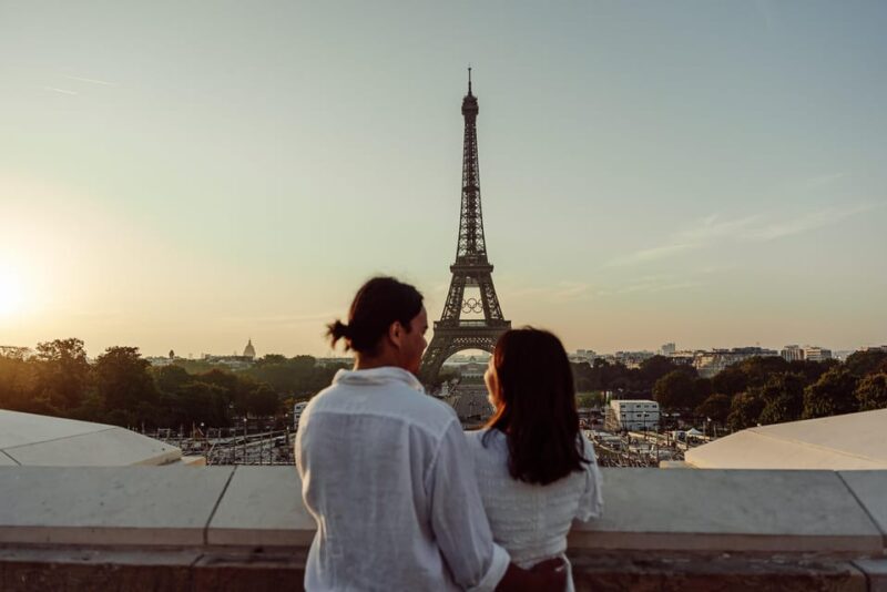 Paris: Eiffel Tower Street Photoshoot - Capturing Iconic Moments