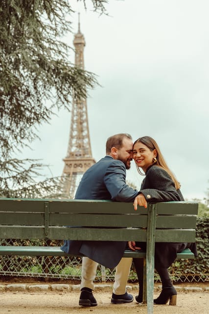 Paris: Eiffel Tower Street Photoshoot - Personalized Memories