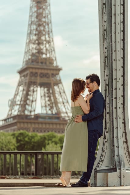Paris: Eiffel Tower Street Photoshoot - Ask Away
