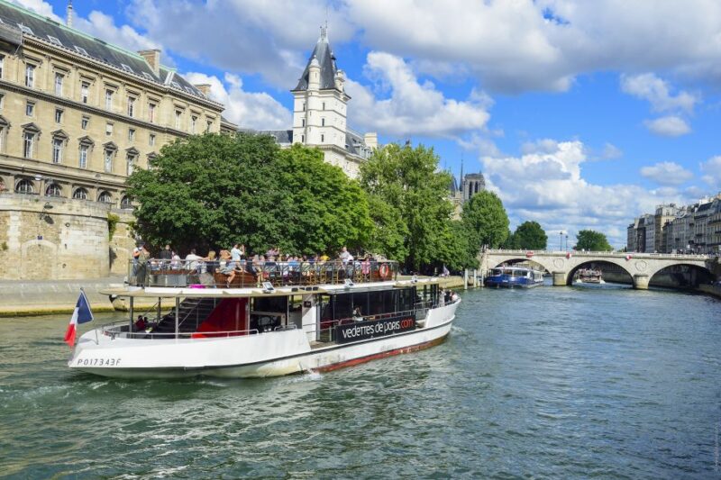 Paris: Eiffel Tower Tour & Seine Champagne Cruise Combo - Meeting Point