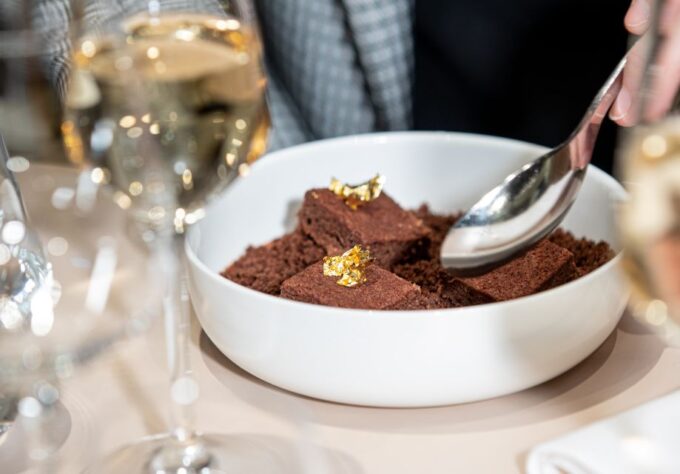 Paris: Eiffel Towers Madame Brasserie 3-Course Lunch 12:00 - Accessibility Features