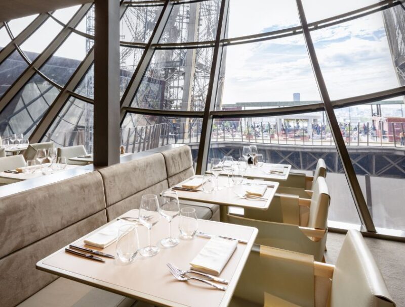 Paris: Elegant Dinner With Drinks in the Eiffel Tower - Dining Atmosphere and Views