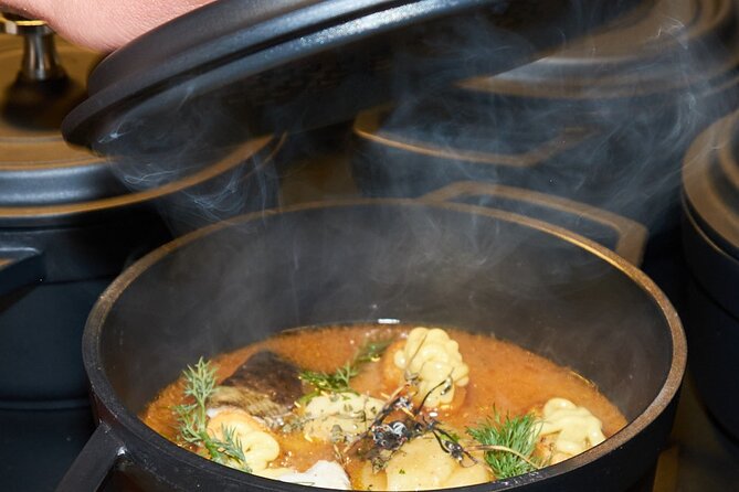 Paris En Scene 3 Course Seine River Dinner Cruise - Accessibility and Transportation