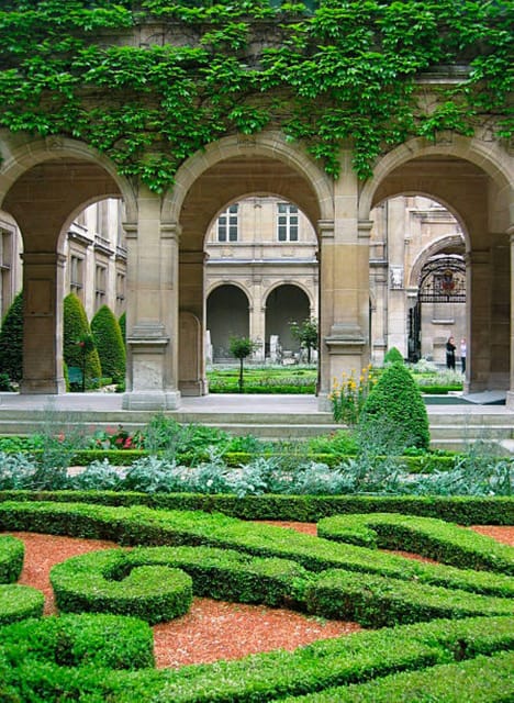Paris: Exclusive Walking Guided Tour of the Marais - Key Points