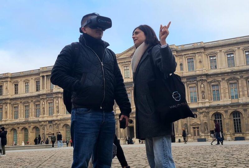 Paris: Experience the History of the Louvre With Virtual Reality - Immersive Experience With Virtual Reality