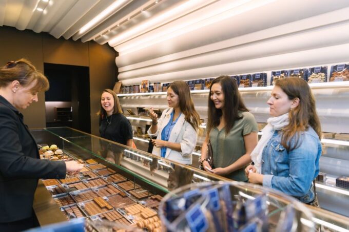 Paris: Food and Wine Tasting Walking Tour in Le Marais - Exploring the Jewish Quarter and Family-run Businesses