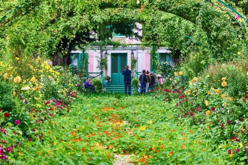 Paris: Giverny Private Half-Day Trip to Monets Garden - Key Points