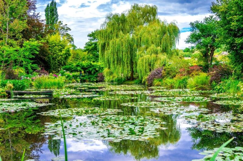 Paris: Giverny Private Half-Day Trip to Monets Garden - Capturing the Essence of Monets Inspiration