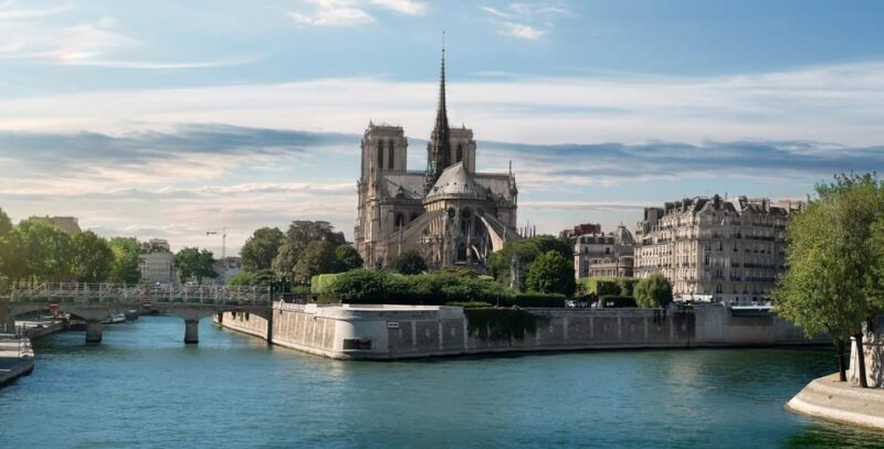 Paris - Gourmet Lunch, Cruise & Afternoon Dance - Onboard Entertainment