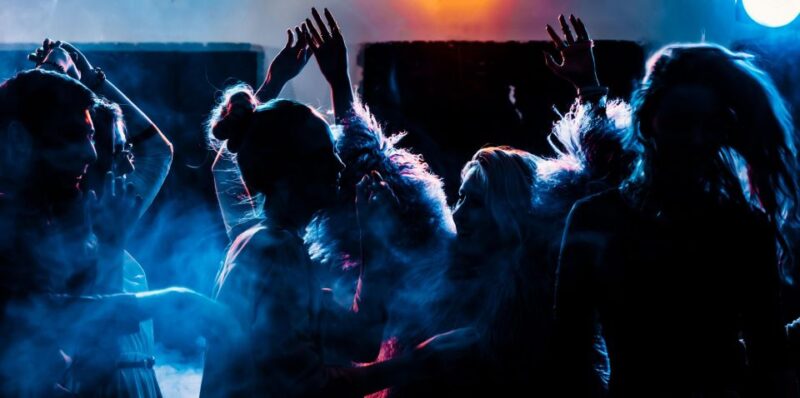 Paris: Guided New Years Eve Bar Crawl With Drink - Highlights of the Crawl